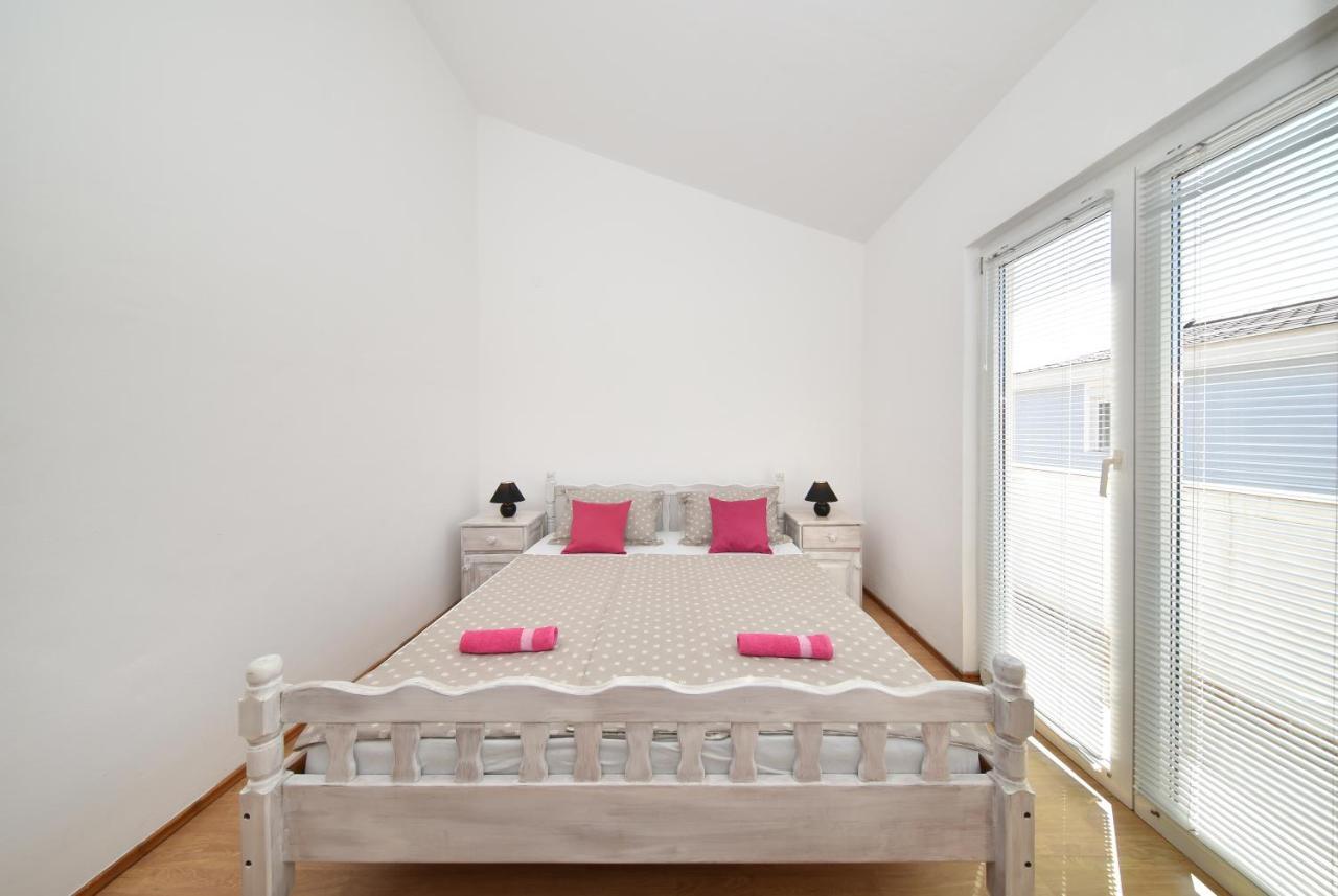 Apartments Krepo Vir Exterior photo